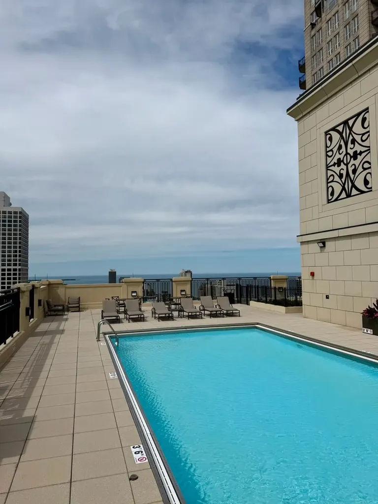 10 East Delaware Place Chicago IL 60611