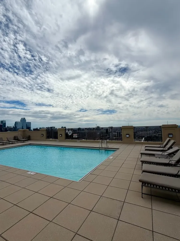 10 East Delaware Place Chicago IL 60611