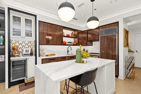 10 East Delaware Place Chicago IL 60611