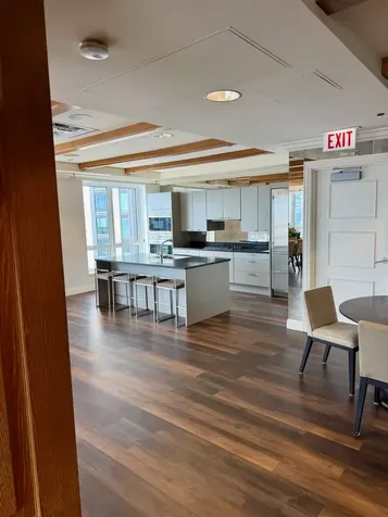 10 East Delaware Place Chicago IL 60611