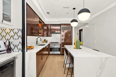 10 East Delaware Place Chicago IL 60611