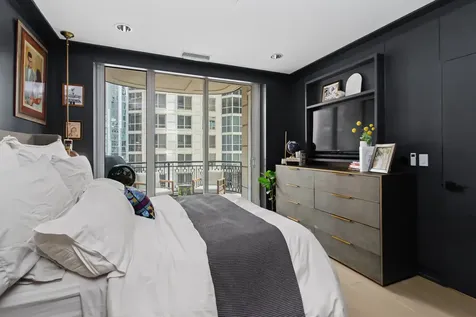 10 East Delaware Place Chicago IL 60611