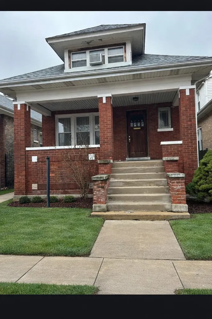 5716 South Campbell Avenue Chicago IL 60629