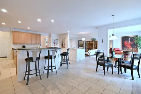 572 Tuscan View Elgin IL 60124