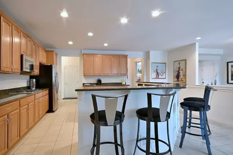 572 Tuscan View Elgin IL 60124