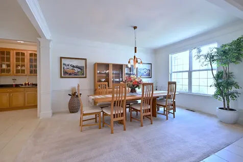 572 Tuscan View Elgin IL 60124