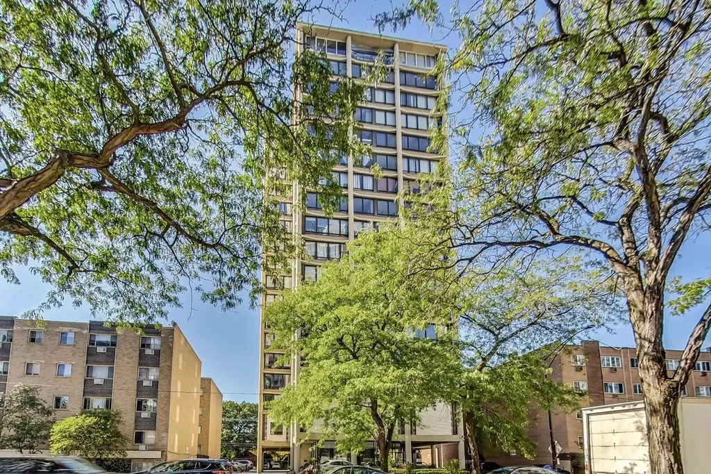 5740 North Sheridan Road Chicago IL 60660