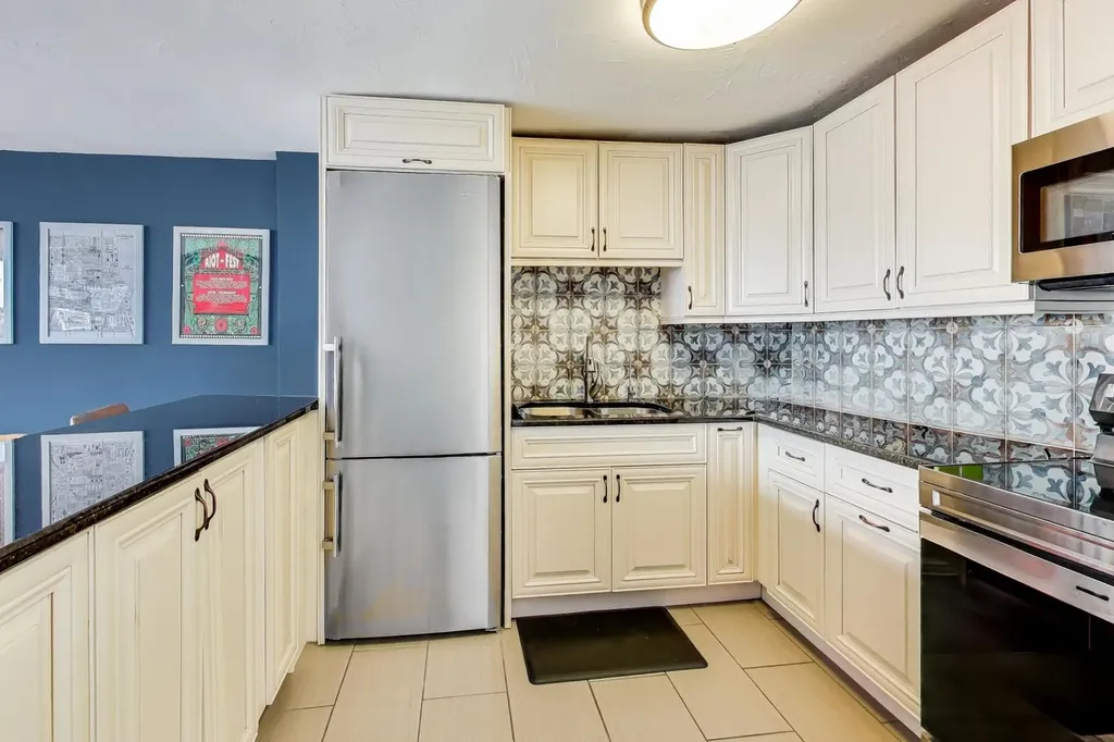 5740 North Sheridan Road Chicago IL 60660