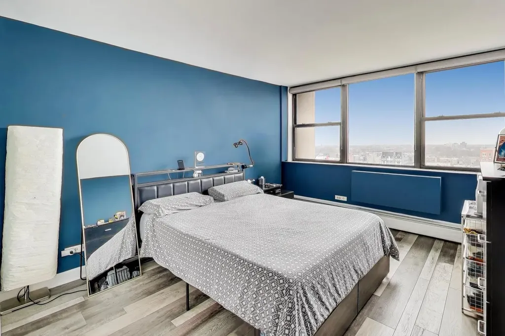 5740 North Sheridan Road Chicago IL 60660