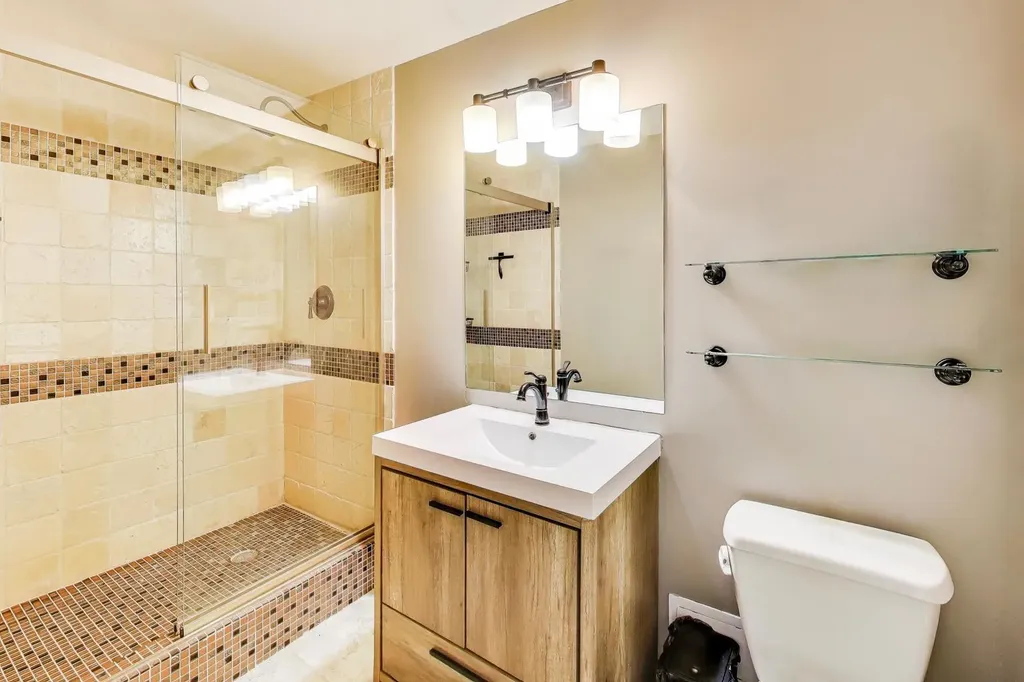 5740 North Sheridan Road Chicago IL 60660
