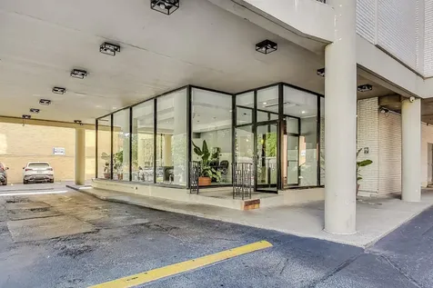5740 North Sheridan Road Chicago IL 60660