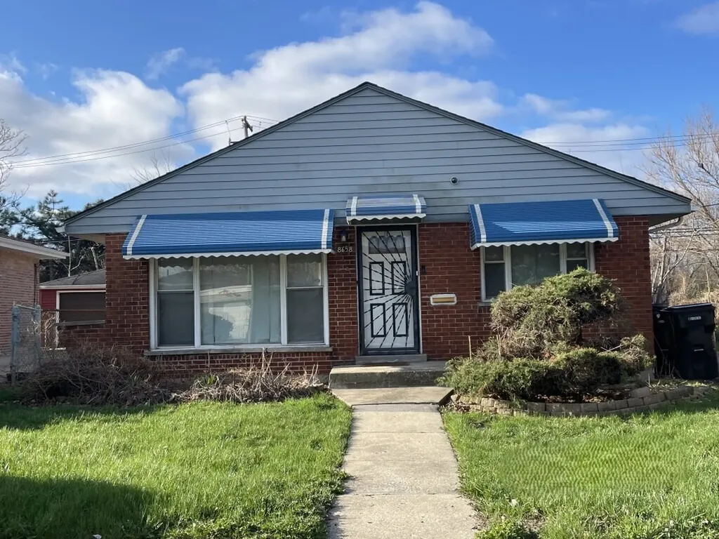 8658 South University Avenue Chicago IL 60619