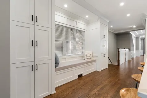 729 West Barry Avenue Chicago IL 60657