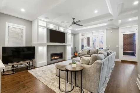 729 West Barry Avenue Chicago IL 60657
