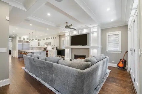 729 West Barry Avenue Chicago IL 60657