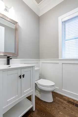 729 West Barry Avenue Chicago IL 60657