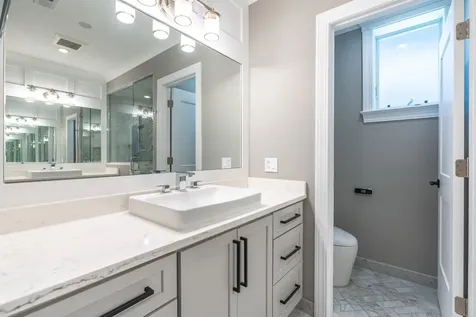 729 West Barry Avenue Chicago IL 60657
