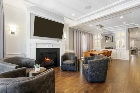 729 West Barry Avenue Chicago IL 60657