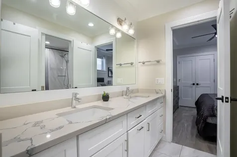 729 West Barry Avenue Chicago IL 60657