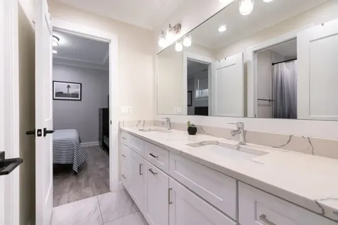 729 West Barry Avenue Chicago IL 60657