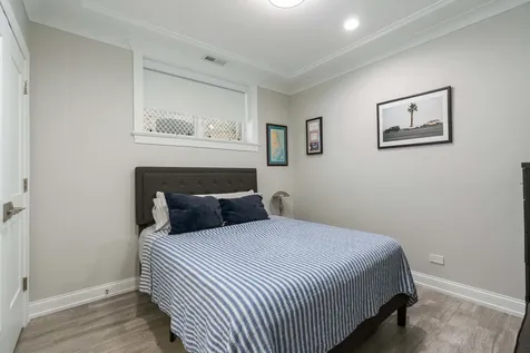 729 West Barry Avenue Chicago IL 60657