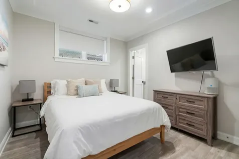 729 West Barry Avenue Chicago IL 60657
