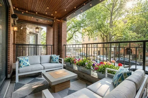 729 West Barry Avenue Chicago IL 60657