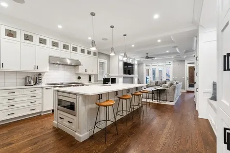 729 West Barry Avenue Chicago IL 60657