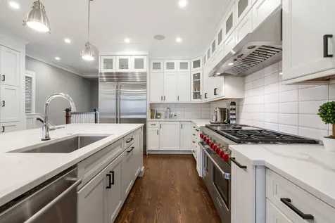 729 West Barry Avenue Chicago IL 60657