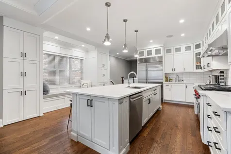 729 West Barry Avenue Chicago IL 60657