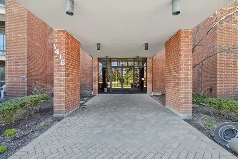 1415 East Central Road Arlington Heights IL 60005