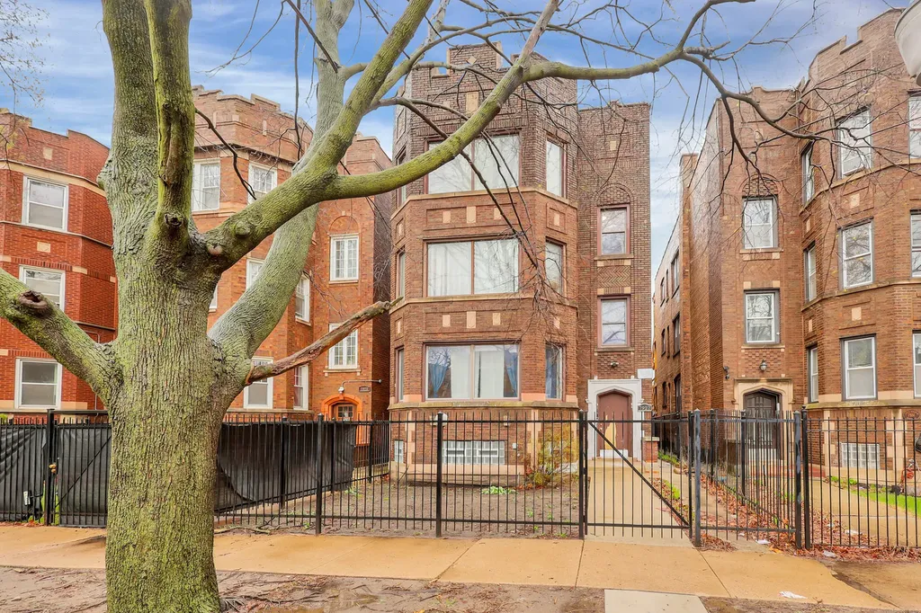 7927 South Langley Avenue Chicago IL 60619