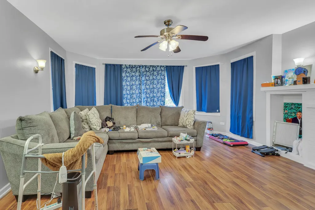 7927 South Langley Avenue Chicago IL 60619