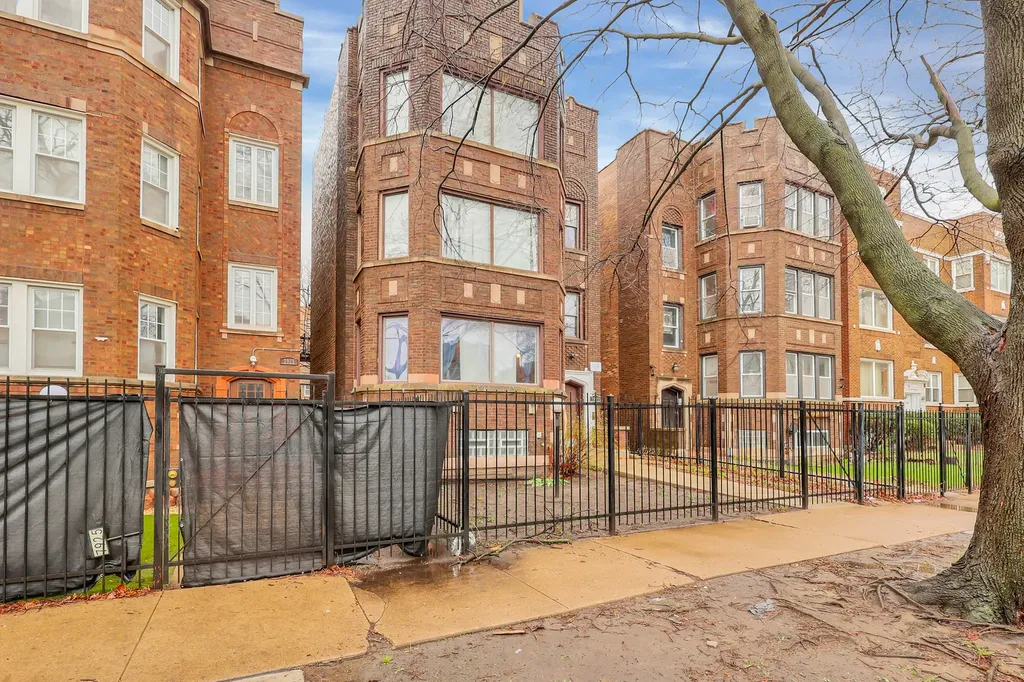 7927 South Langley Avenue Chicago IL 60619