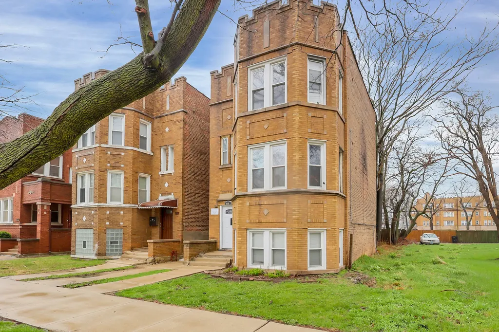 8039 South Marquette Avenue Chicago IL 60617