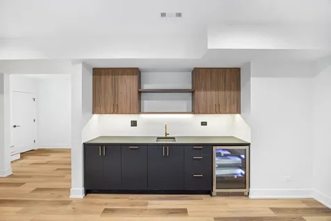 1942 Palmgren Drive Glenview IL 60025