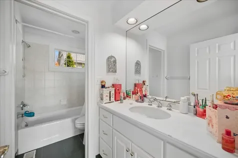 995 Oak Street Winnetka IL 60093