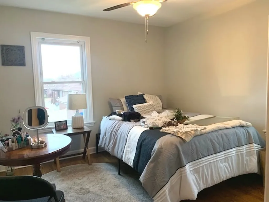 10542 South Artesian Avenue Chicago IL 60655