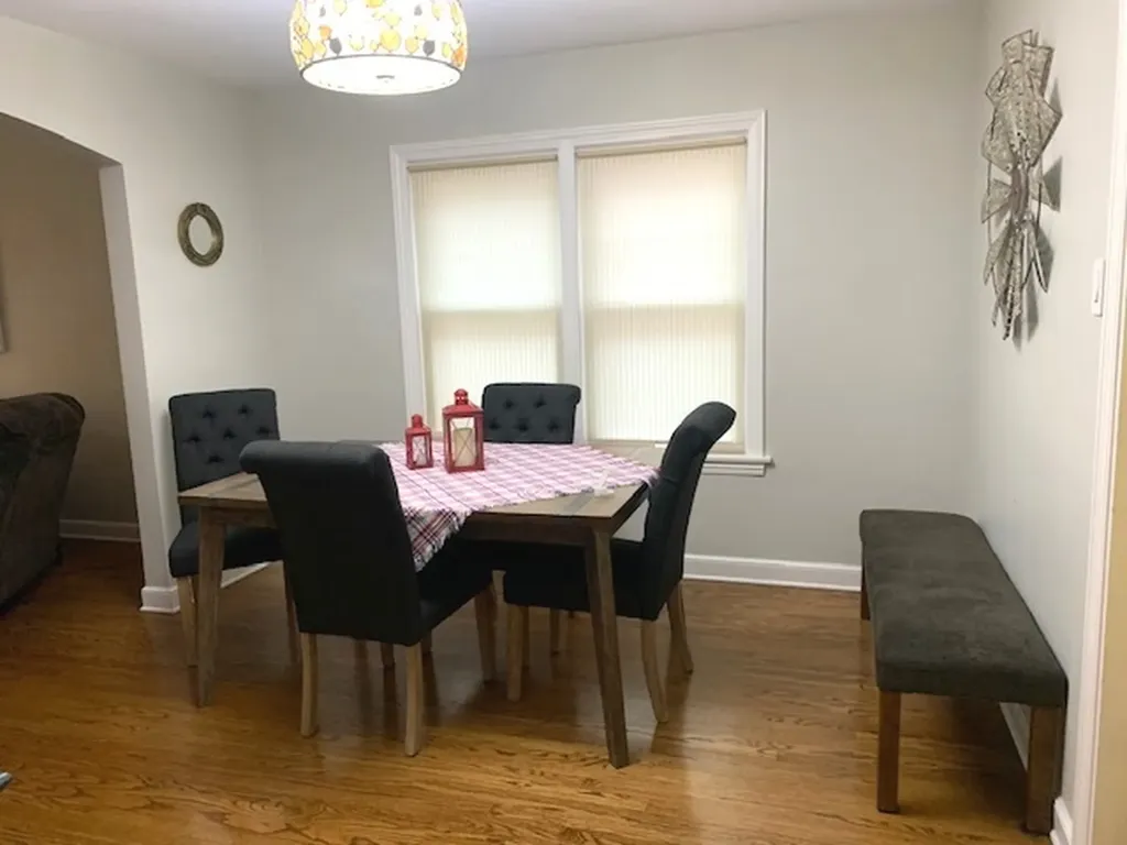 10542 South Artesian Avenue Chicago IL 60655