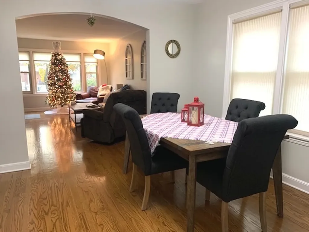 10542 South Artesian Avenue Chicago IL 60655