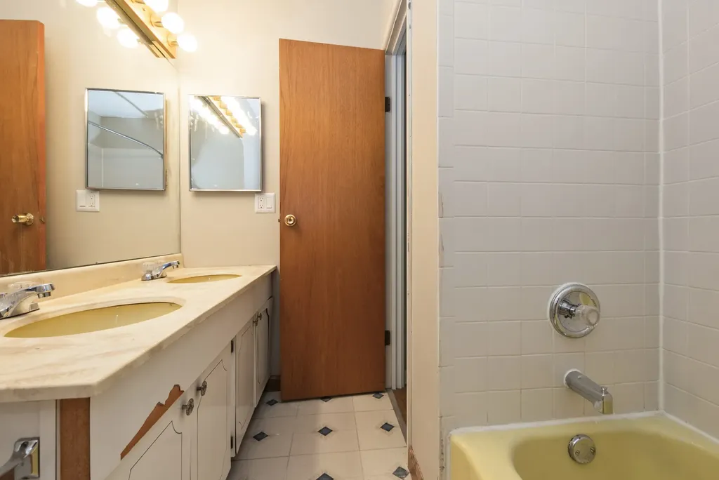 6721 Armstrong Court Woodridge IL 60517