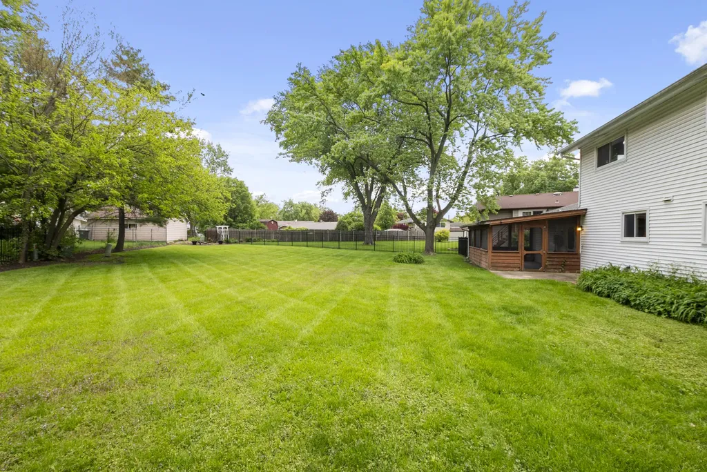 6721 Armstrong Court Woodridge IL 60517