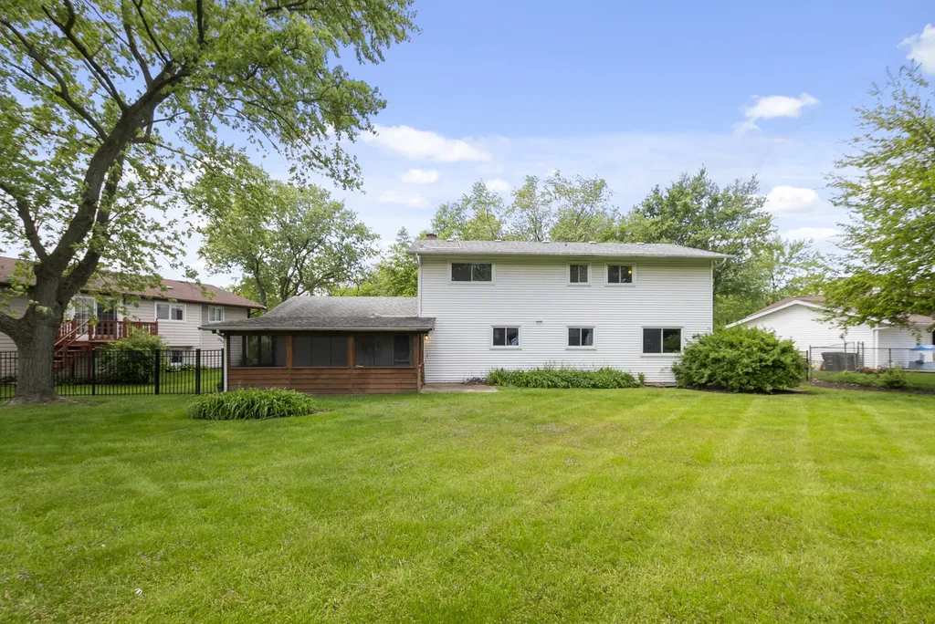 6721 Armstrong Court Woodridge IL 60517