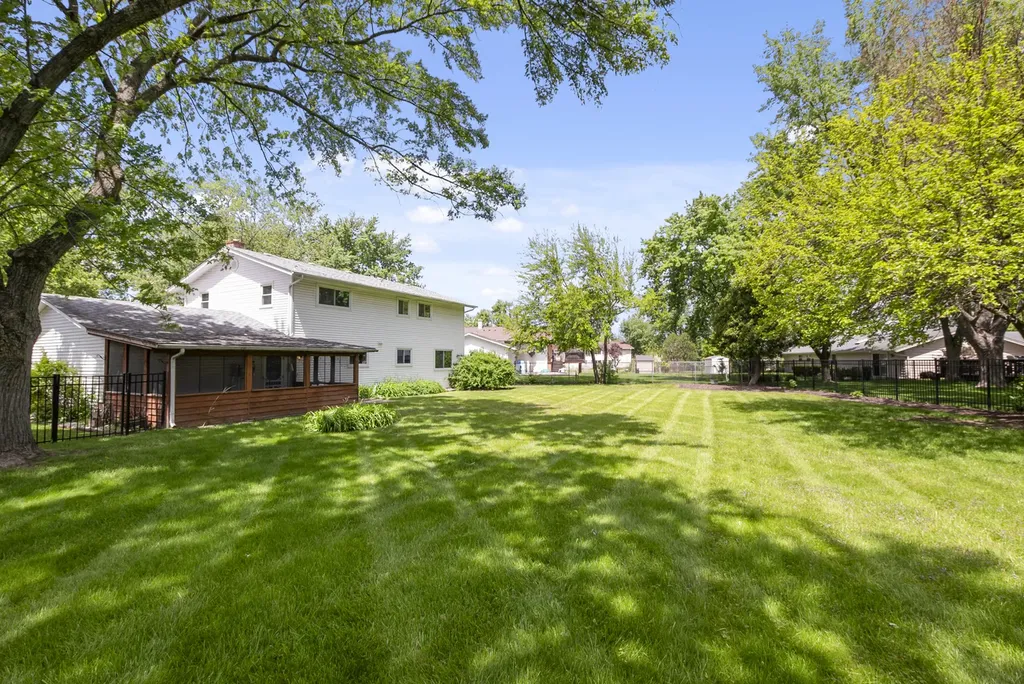 6721 Armstrong Court Woodridge IL 60517