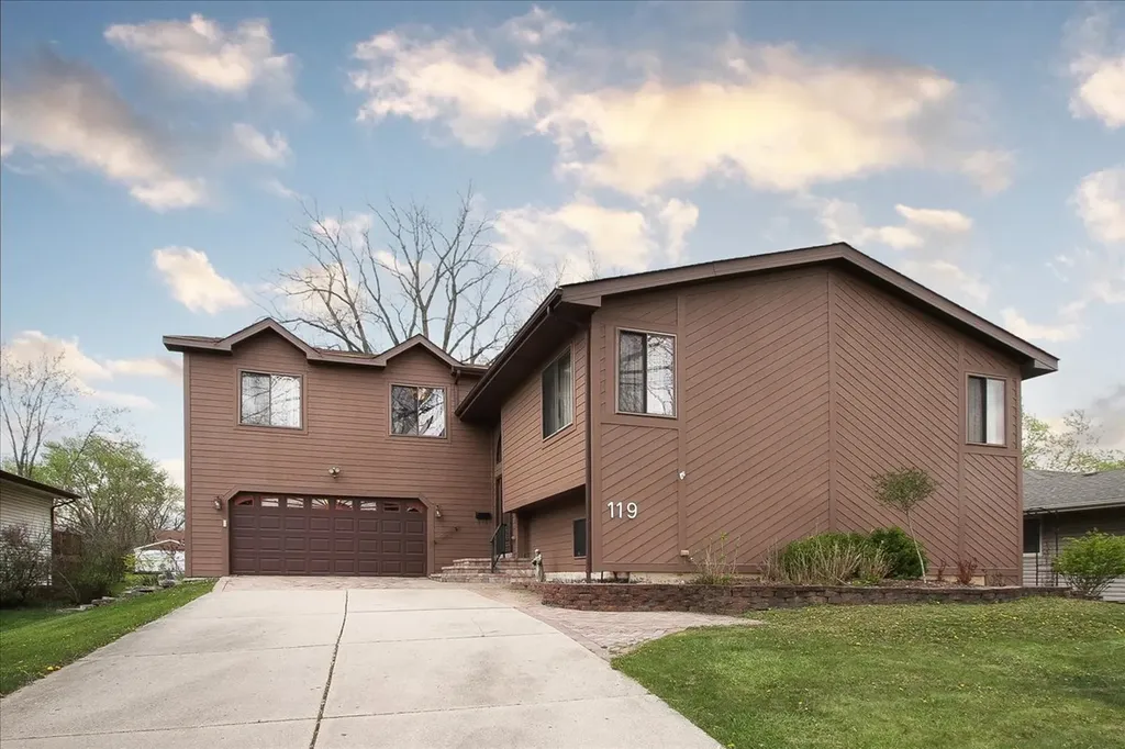 119 Salem Drive S Schaumburg IL 60193