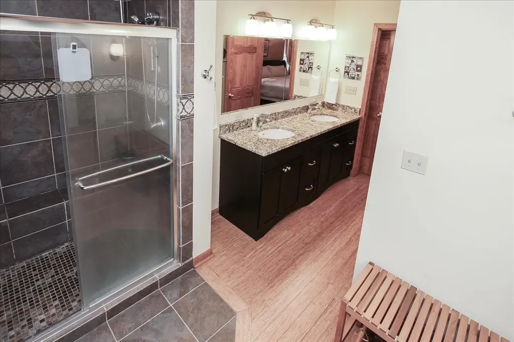 119 Salem Drive S Schaumburg IL 60193
