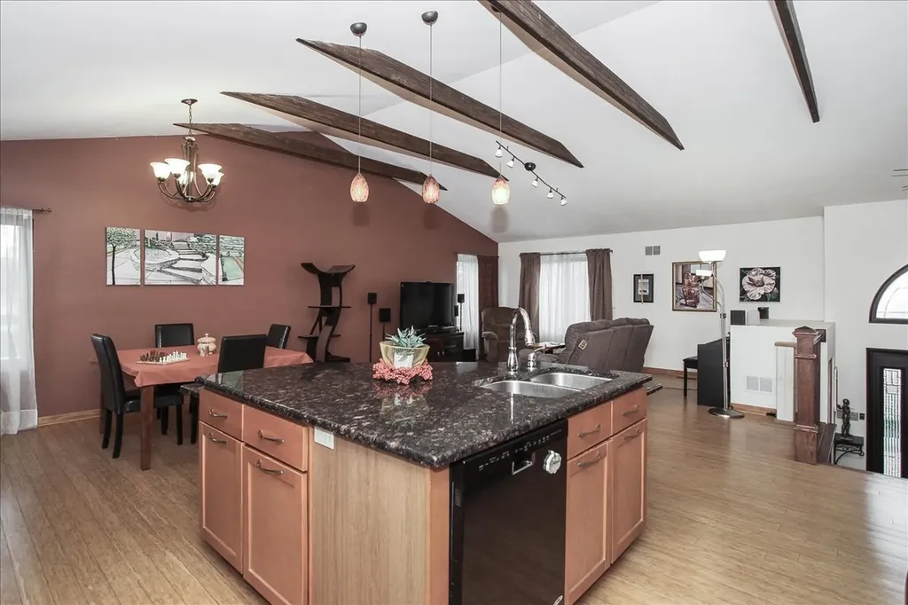 119 Salem Drive S Schaumburg IL 60193