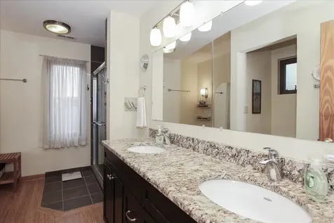 119 Salem Drive S Schaumburg IL 60193