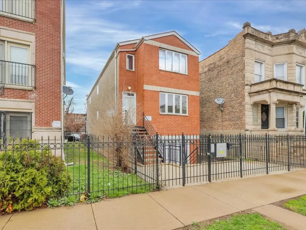 3518 West Lexington Street Chicago IL 60624