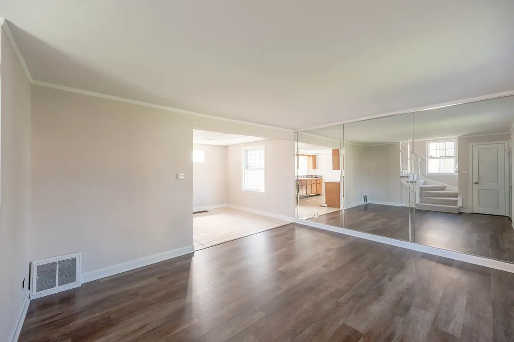 9123 South La Salle Street Chicago IL 60620